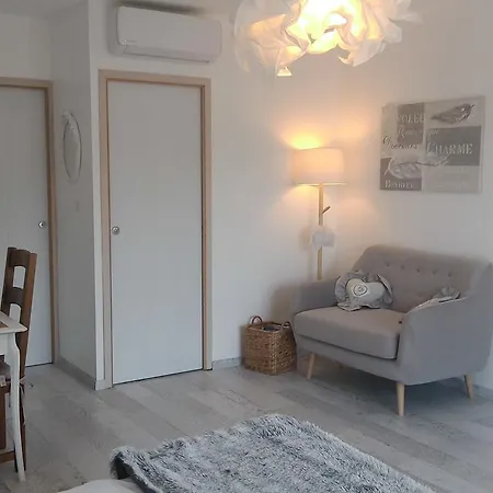 Les Chambres De La Nouvelle Alienor B&B *